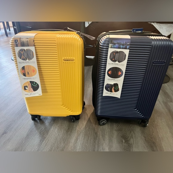 Carry on luggage set - Picture 1 of 8